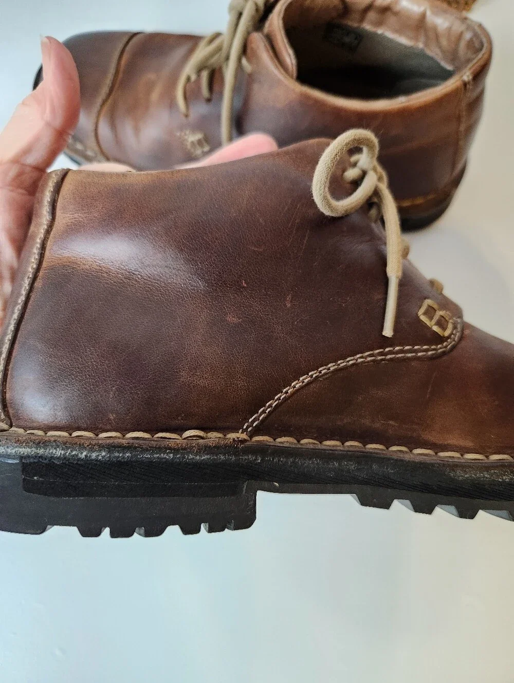 Keen Brown Distressed Leather Lug Sole Chukka Boots